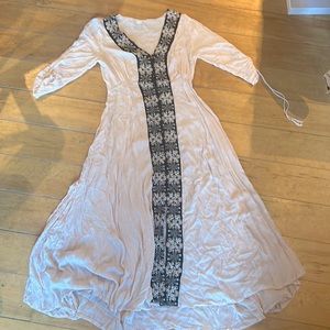 Beautiful dress. Worn once. Doesn’t fit. Pale pink.